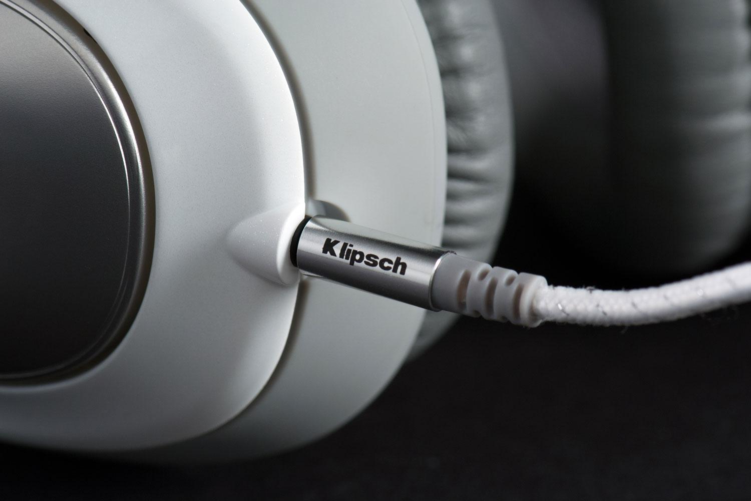 Recenzja Klipsch Status – słuchawki, w których przestrzeń dźwięku nabiera prawdziwego znaczenia