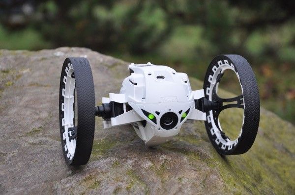 Recenzja Parrot Jumping Sumo – jeżdżący, skaczący, fotografujący i nagrywający wideo inteligentny robot sterowany iPhonem