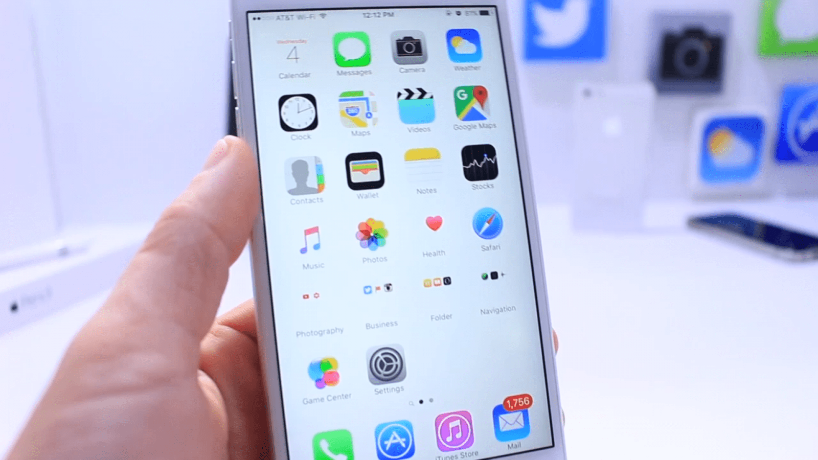 Jak zrobić przezroczyste foldery oraz dock w iUrządzeniu?