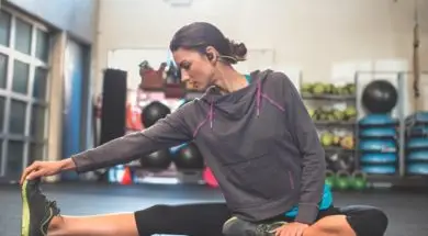 backbeat_fit_female_stretching