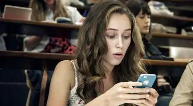 woman-texting-iphone-imessage