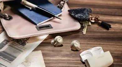 Jabra Elite 65t contextual purse highres