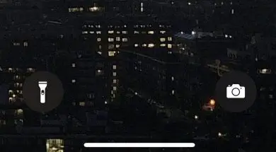 Użytkownicy iPhone’ów narzekają na przypadkowe włączanie latarki