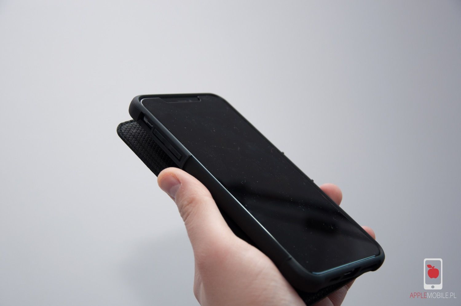 Recenzja UAG Metropolis