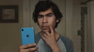 Reklama iPhone’a z funkcją blokowania śledzenia użytkownika w Safari