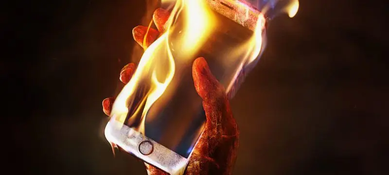 nie wiesz dlaczego iphone nagrzewa się i trzymając go w ręki zaczyna cię parzyć niczym żywym ogniem
