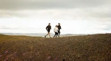 Nowa reklama słuchawek Powerbeats Pro promuję żywotność baterii