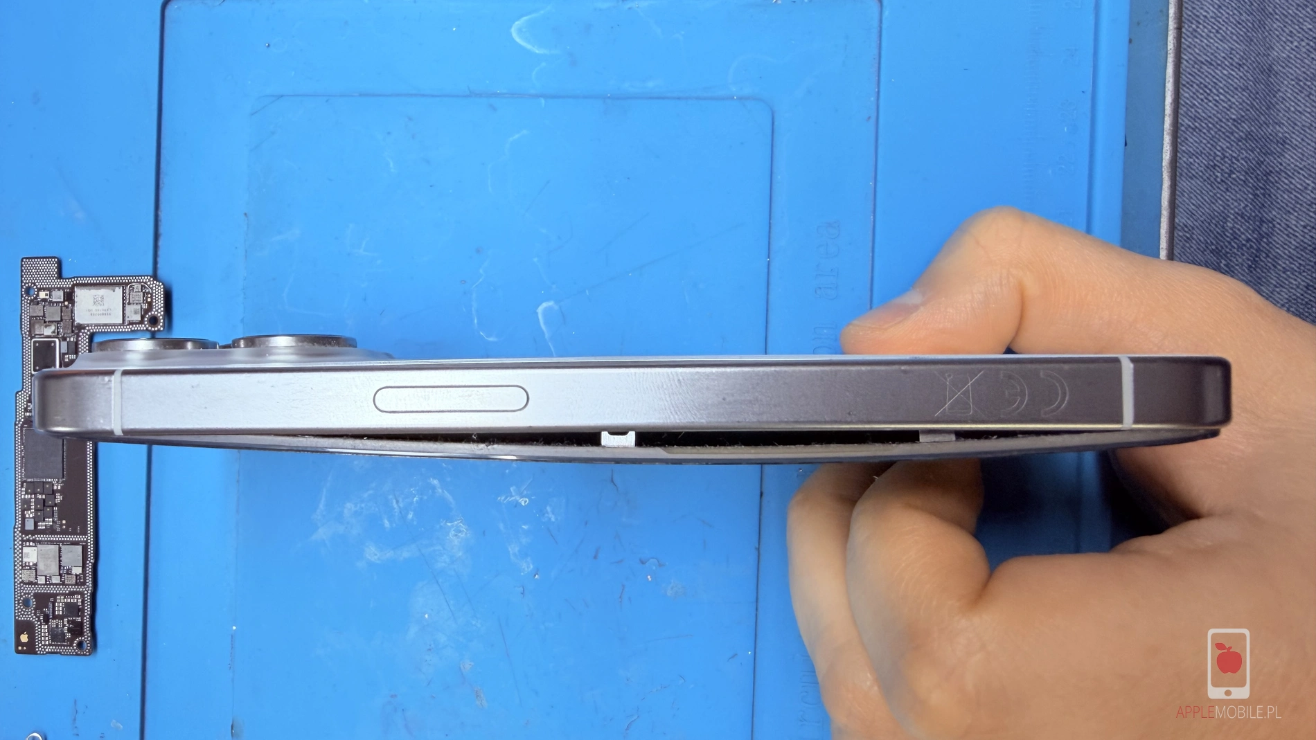 iPhone 15 pro spuchnięta bateria rozsadziła obudowę