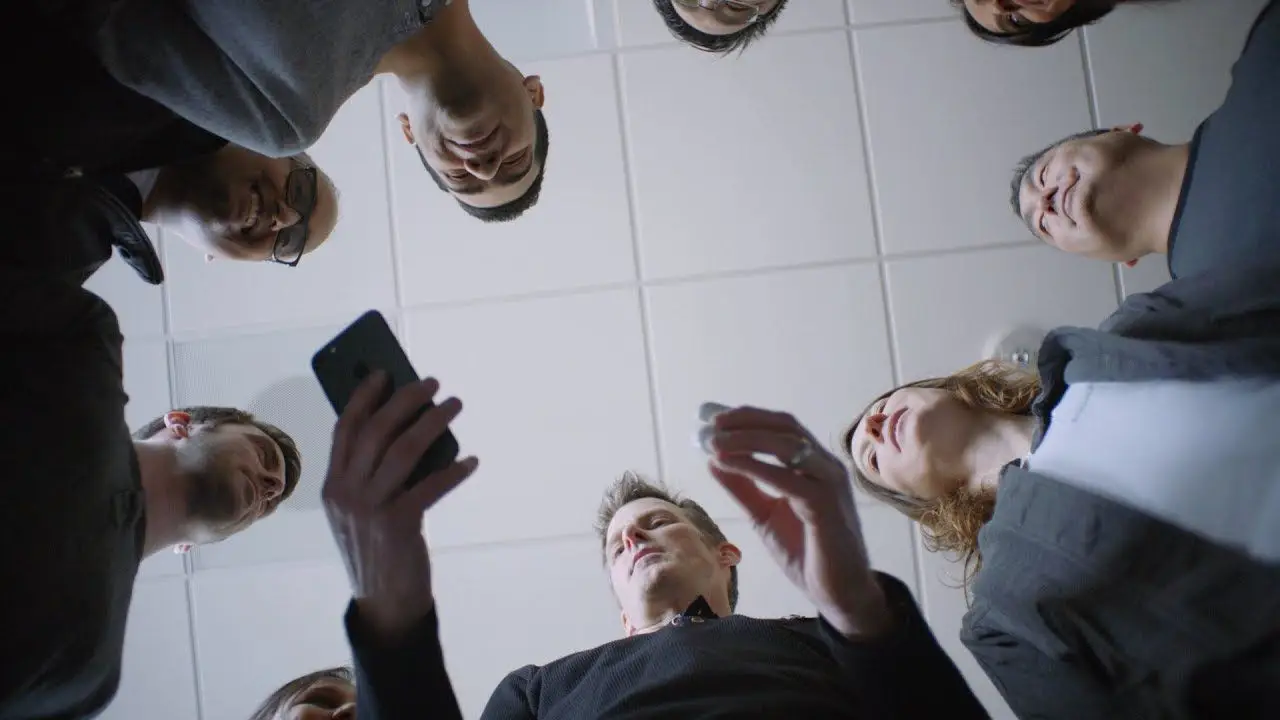 Różnorodność przedstawiona na filmach z pracownikami firmy Apple