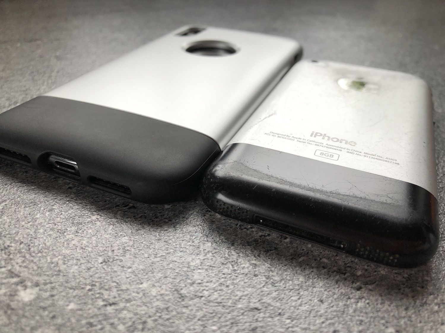 Test Case Spigen Classic One 10th Aniversary