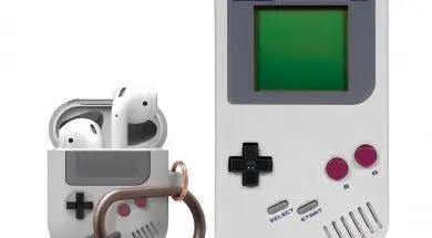 Obudowa Elago wyglądająca jak Game Boy dla etui AirPods