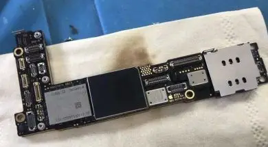 Prawdopodobne zdjęcie płyty głównej iPhone’a 12 lub 12 Pro