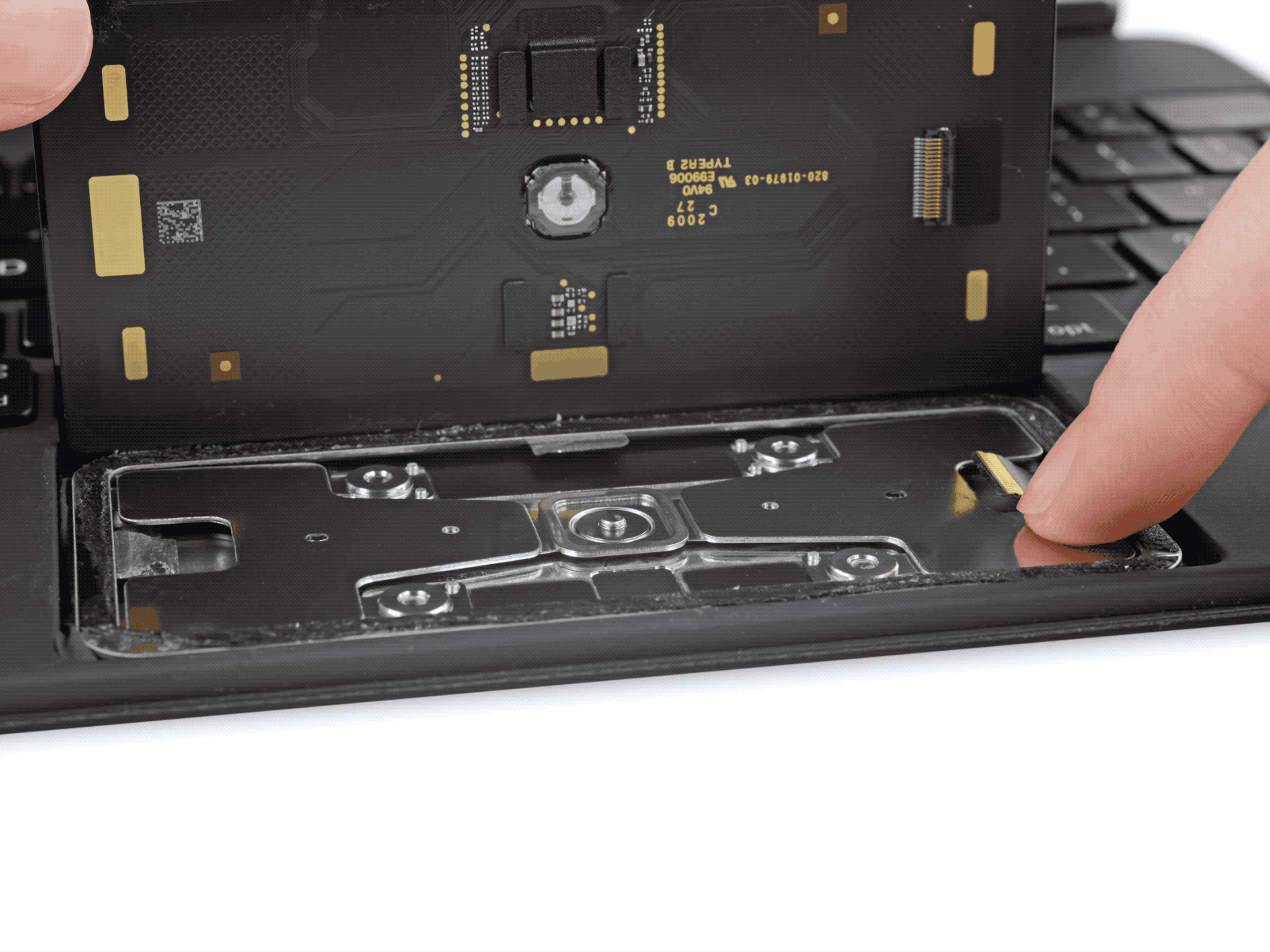 iFixIt pokazuje wnętrze gładzika Magic Keyboard dla iPadów Pro.