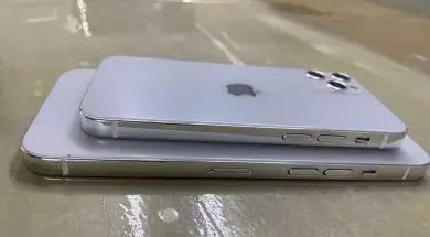 Zdjęcia atrap iPhone’a 12 z wyglądem podobnym do iPada Pro