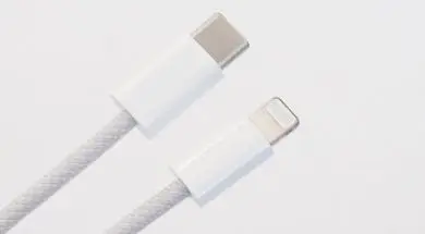 W pudełku z iPhone’ami z serii 12 być może pojawi się przewód nylonowy