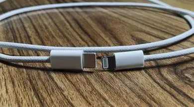 Następne zdjęcia kabla nylonowego dodawanego do iPhone’a 12