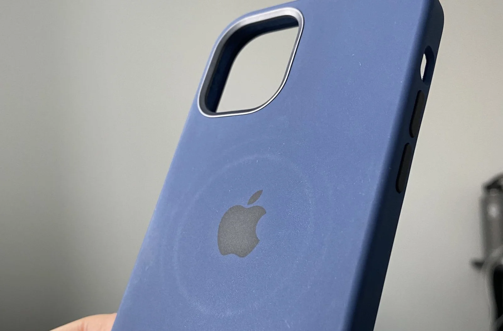 magsafe-circular-imprint-silicone-case