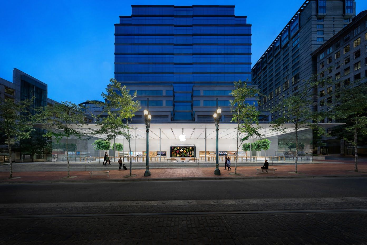 Apple Store w Portland gotowy do ponownego otwarcia po 9 miesiącach zamknięcia