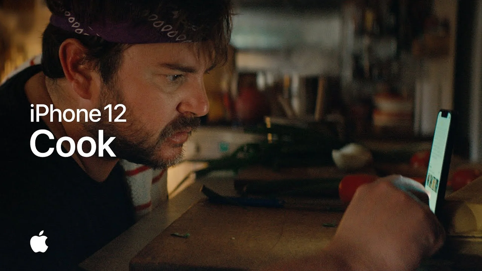Nowa reklama pokazująca iPhone’a 12 zatytułowana Cook
