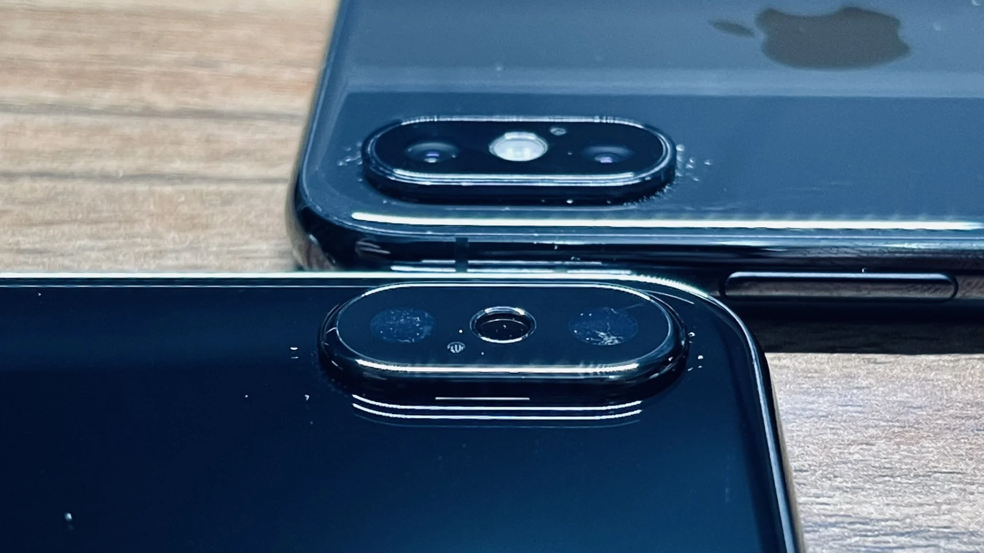 Zdjęcia przedstawiające prototyp iPhone’a X w kolorze Jet Black