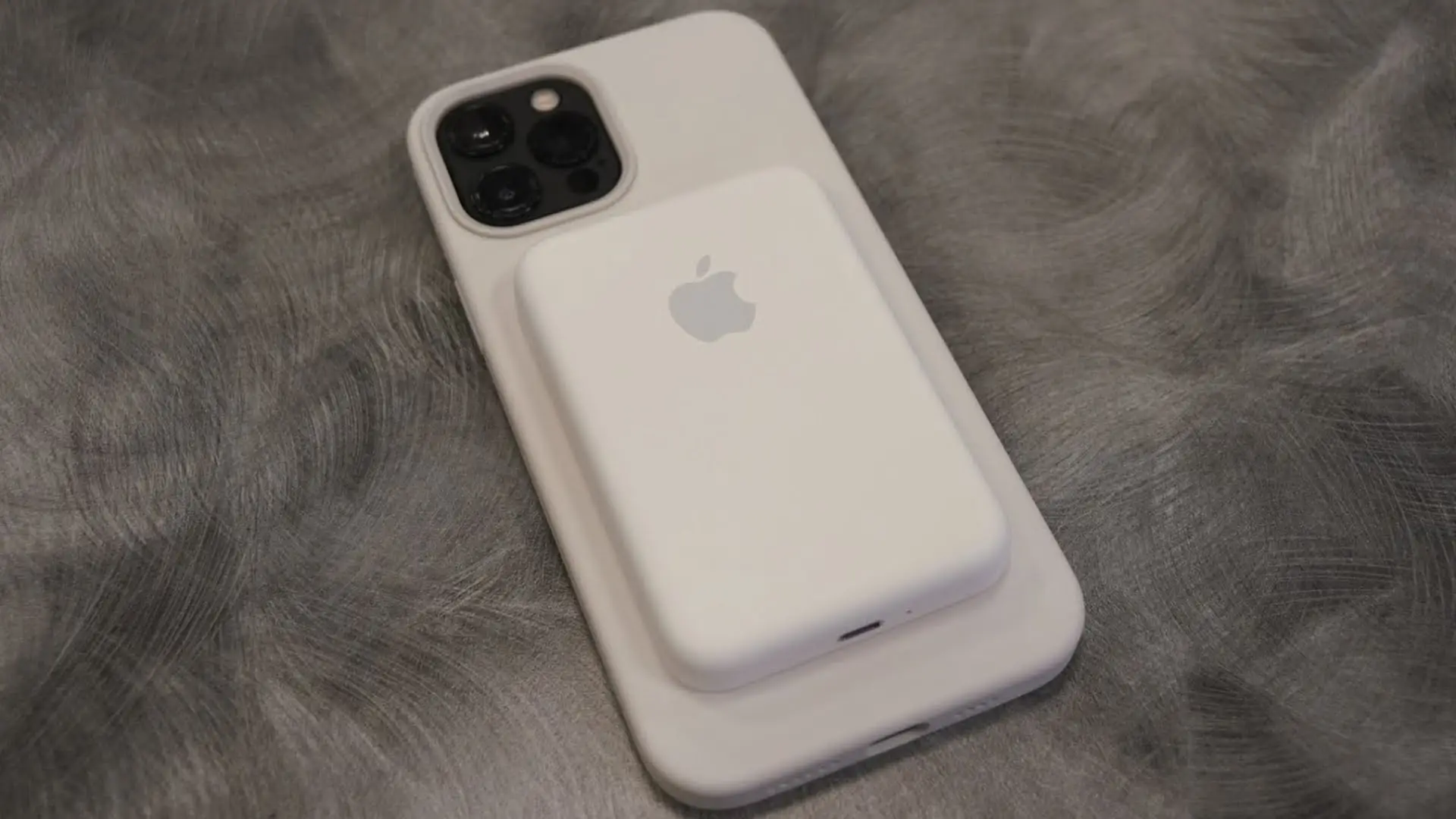 Jedne z pierwszych zdjęć pokazujących akumulator MagSafe