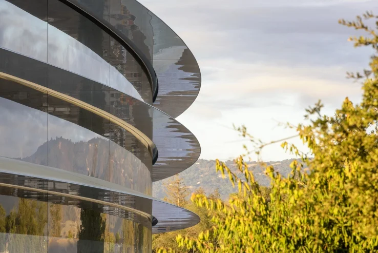 apple-park-budynek-drzewa
