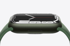 Apple_watch-series7-availability_durability_10052021