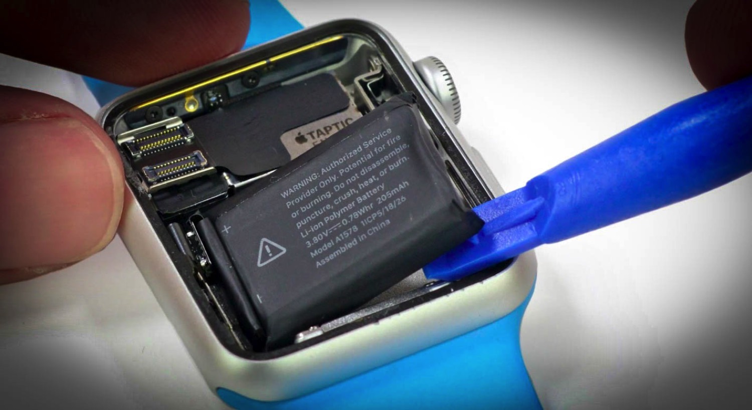 Wymiana baterii Apple Watch Szczecin – zużytej, spuchniętej lub gdy ekran się odklei i podniesie