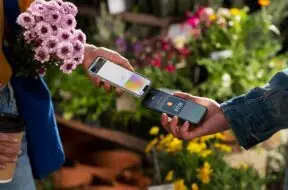 Apple testuje funkcje Dotknij i zapłać na terenie swojego kampusu