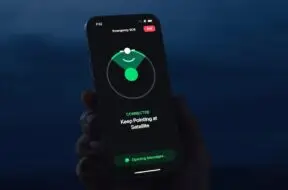 Łączność satelitarna w najnowszych iPhone’ach dostępna w USA i Kanadzie