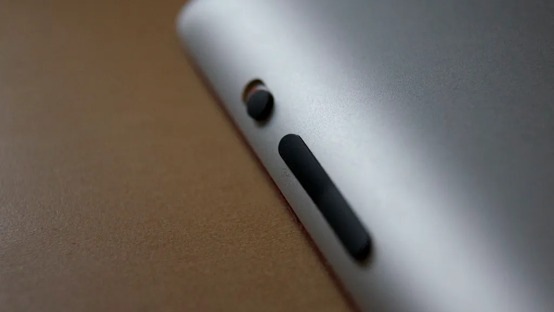 Jeden przycisk do zmiany głośności w iPhonie 15 Pro