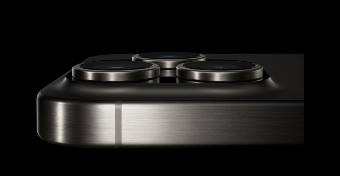 iPhone 15 Pro Max i 5-krotny zoom. Dlaczego nie x10 jak w Galaxy S23 Ultra?