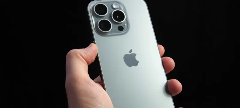 Recenzja iPhone 15 Pro. Tył nowego iPhone 15 Pro