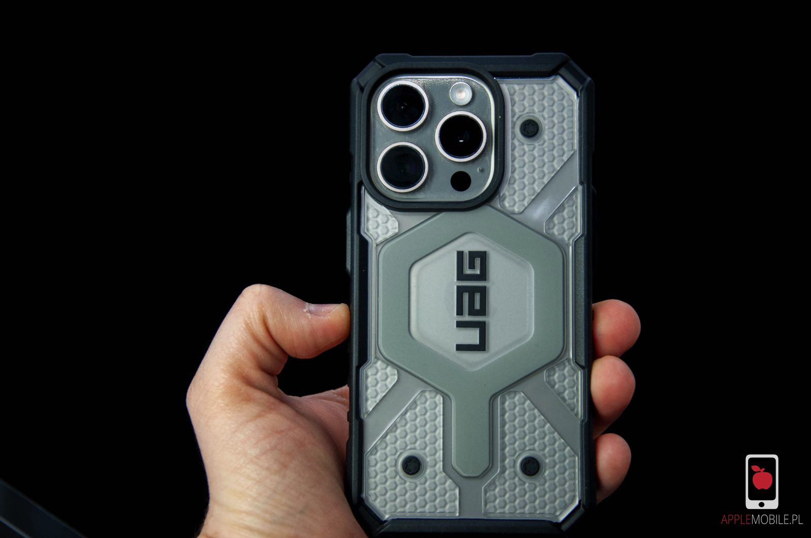 Recenzja etui UAG PATHFINDER dla iPhone 15 Pro. Coś dla prawdziwych łowców przygód.