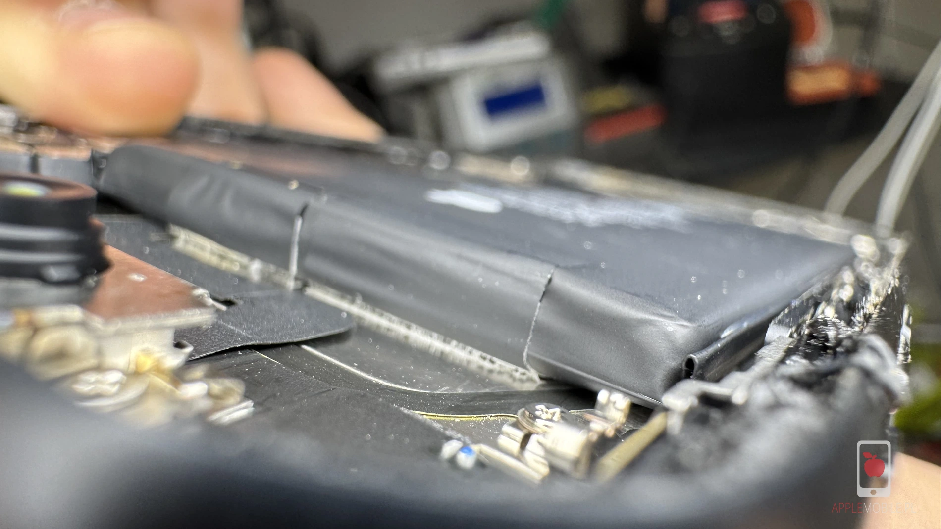 spuchnięta bateria iPhone 13 Pro