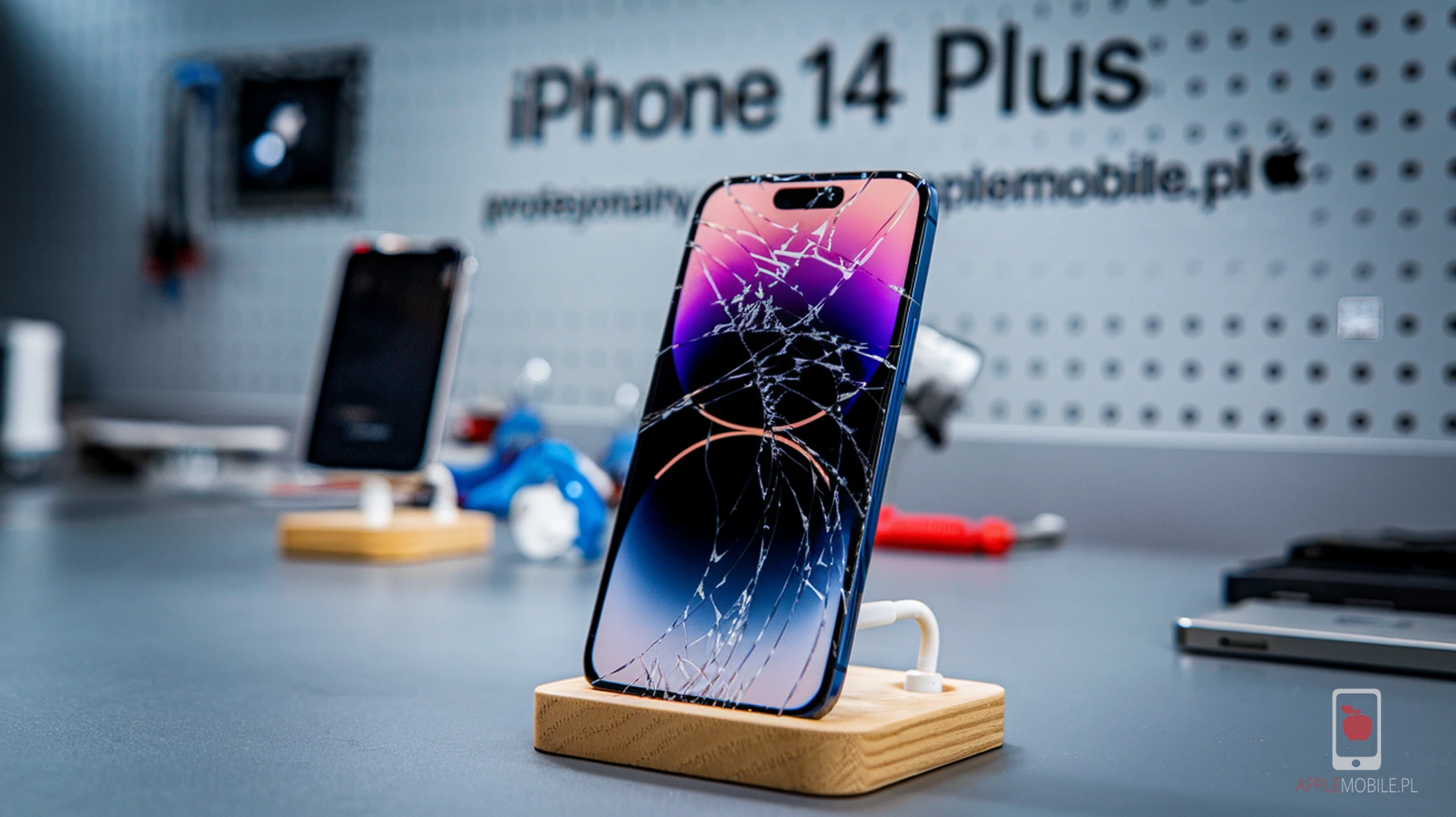 czas naprawy telefonu iPhone 14+