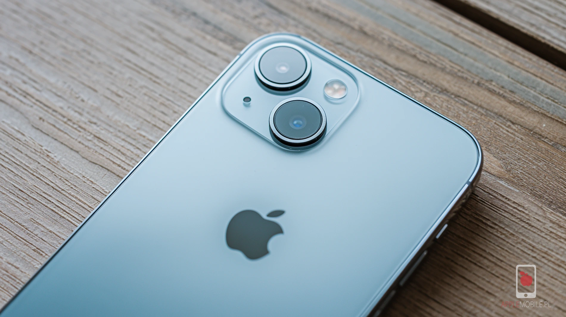 Wymiana tylnej szybki a ładowanie indukcyjne iPhone 13 Mini.