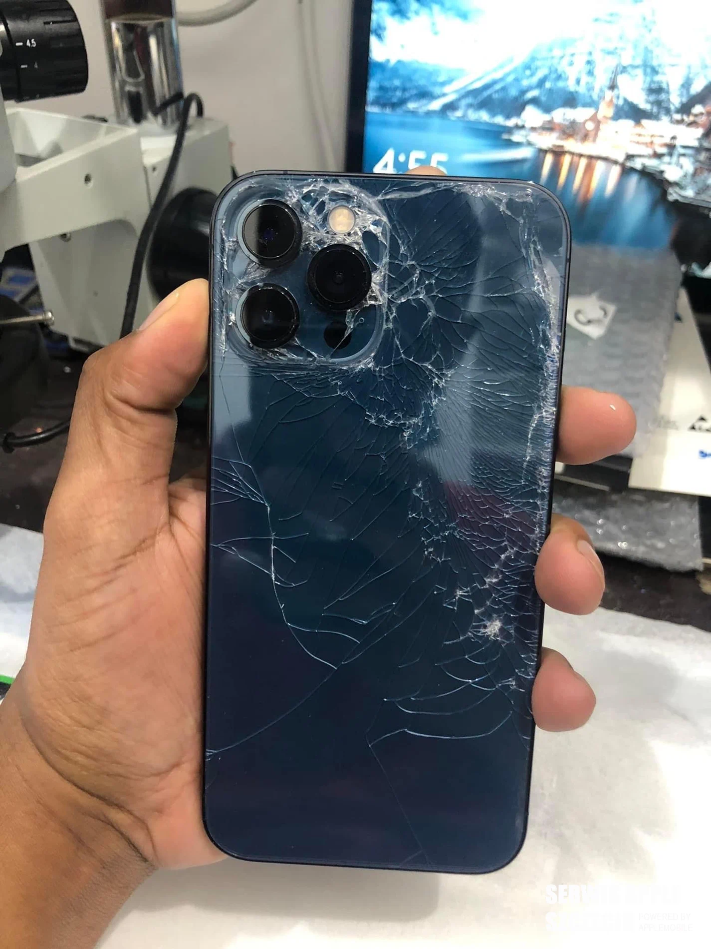 Krok 1: Przygotowanie i laserowa separacja iPhone 12 Pro