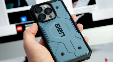 telefon z nałożonymi etui trzymane w ręce