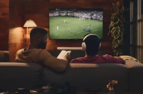 Sonos Ace Home Theater 2__czyszczenie mikrofonu i głośnika iphone