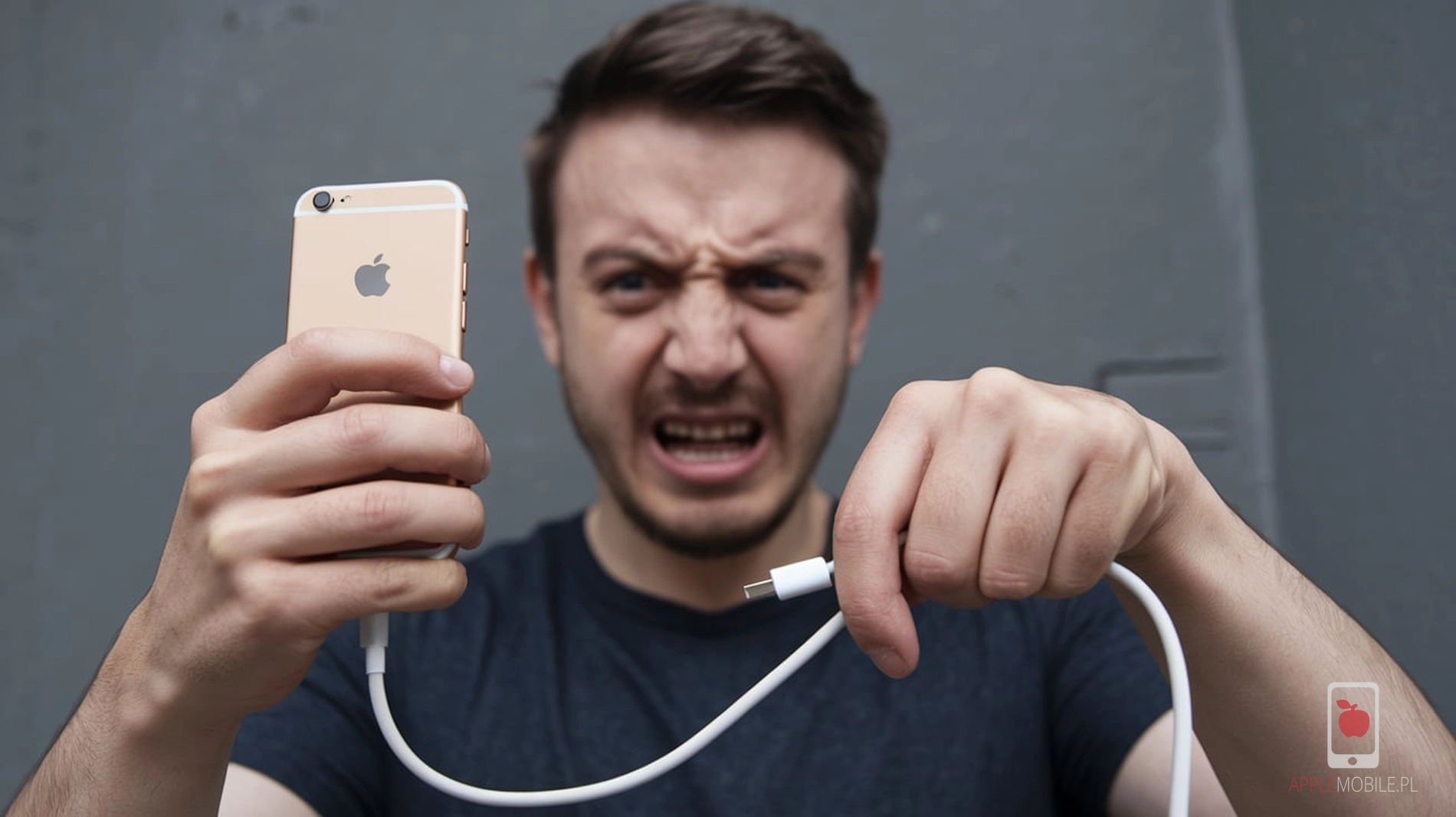 zirytowany właściciel iphone z powodu przerywania ładowania