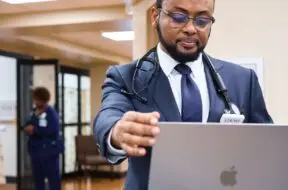 Produkty Apple przekształcają opiekę nad pacjentami w Emory Healthcare