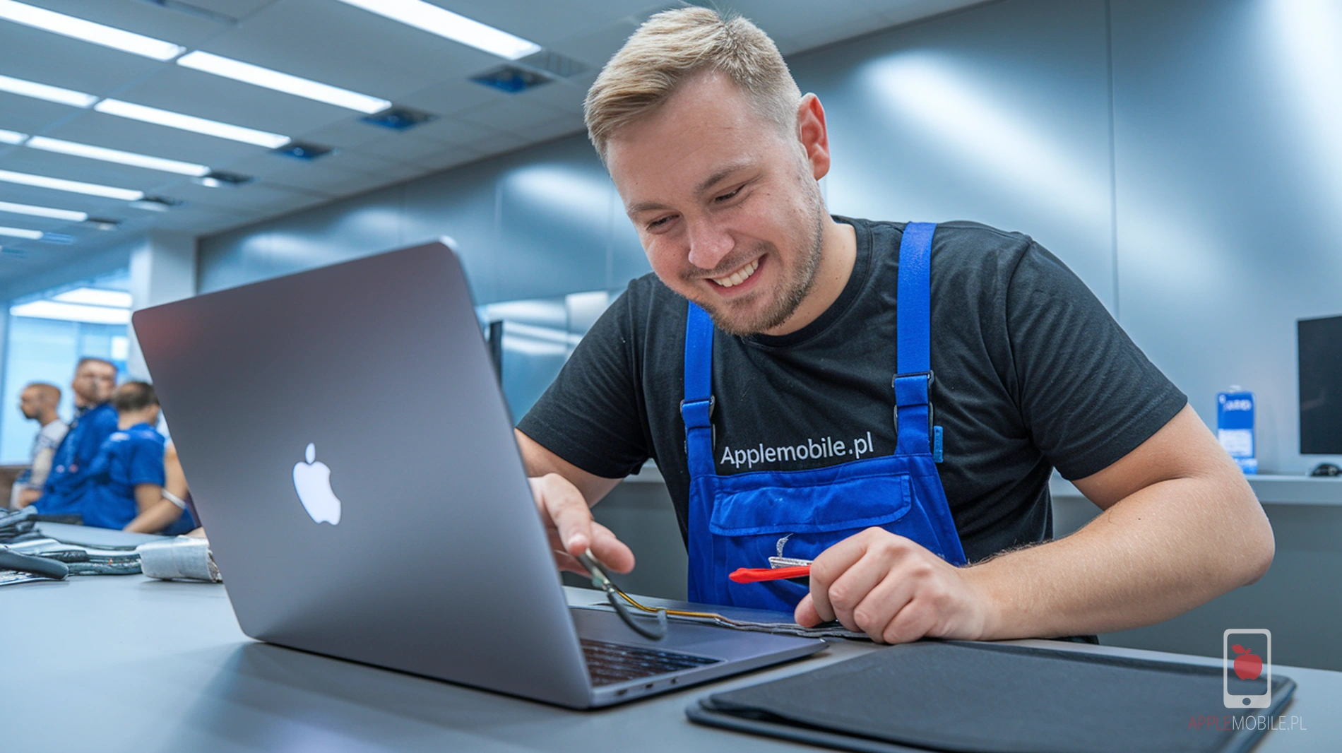 serwisant michał czeka na klientów