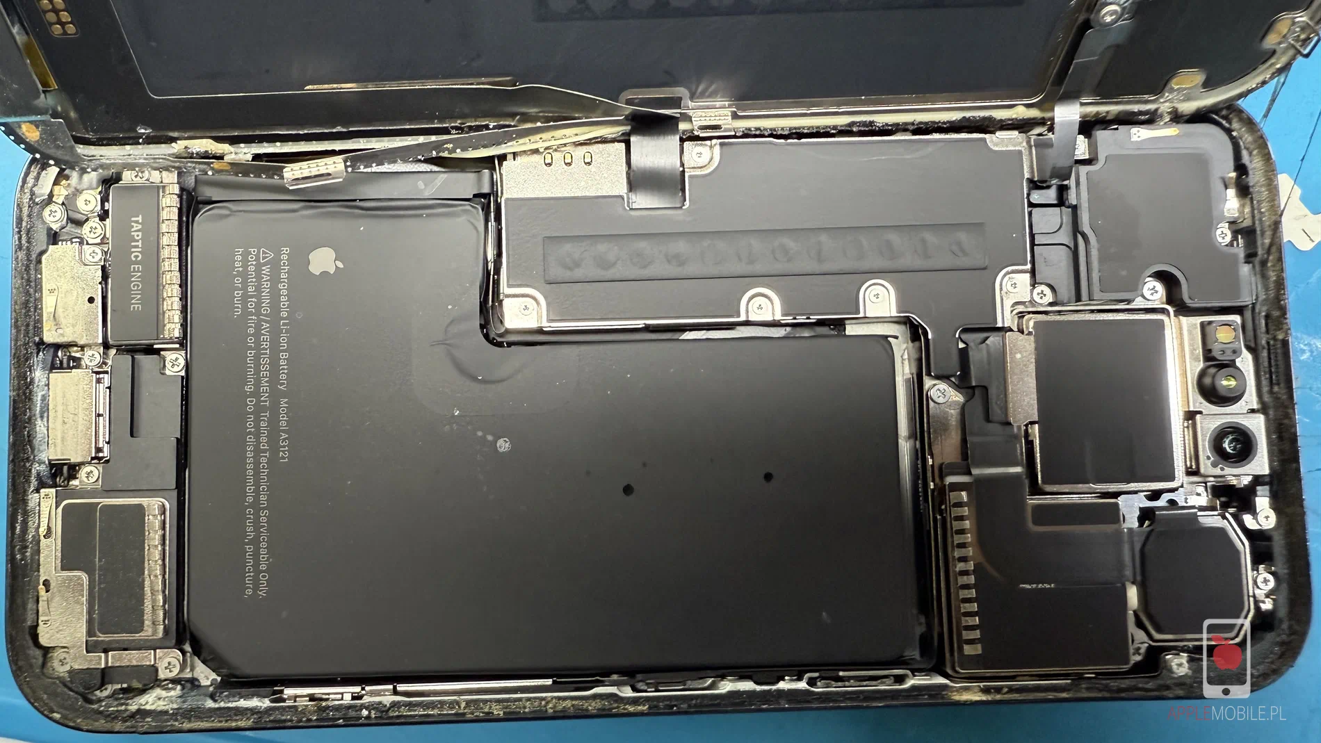 rokujący telefon po zalaniu z szansami na naprawę w applemobile