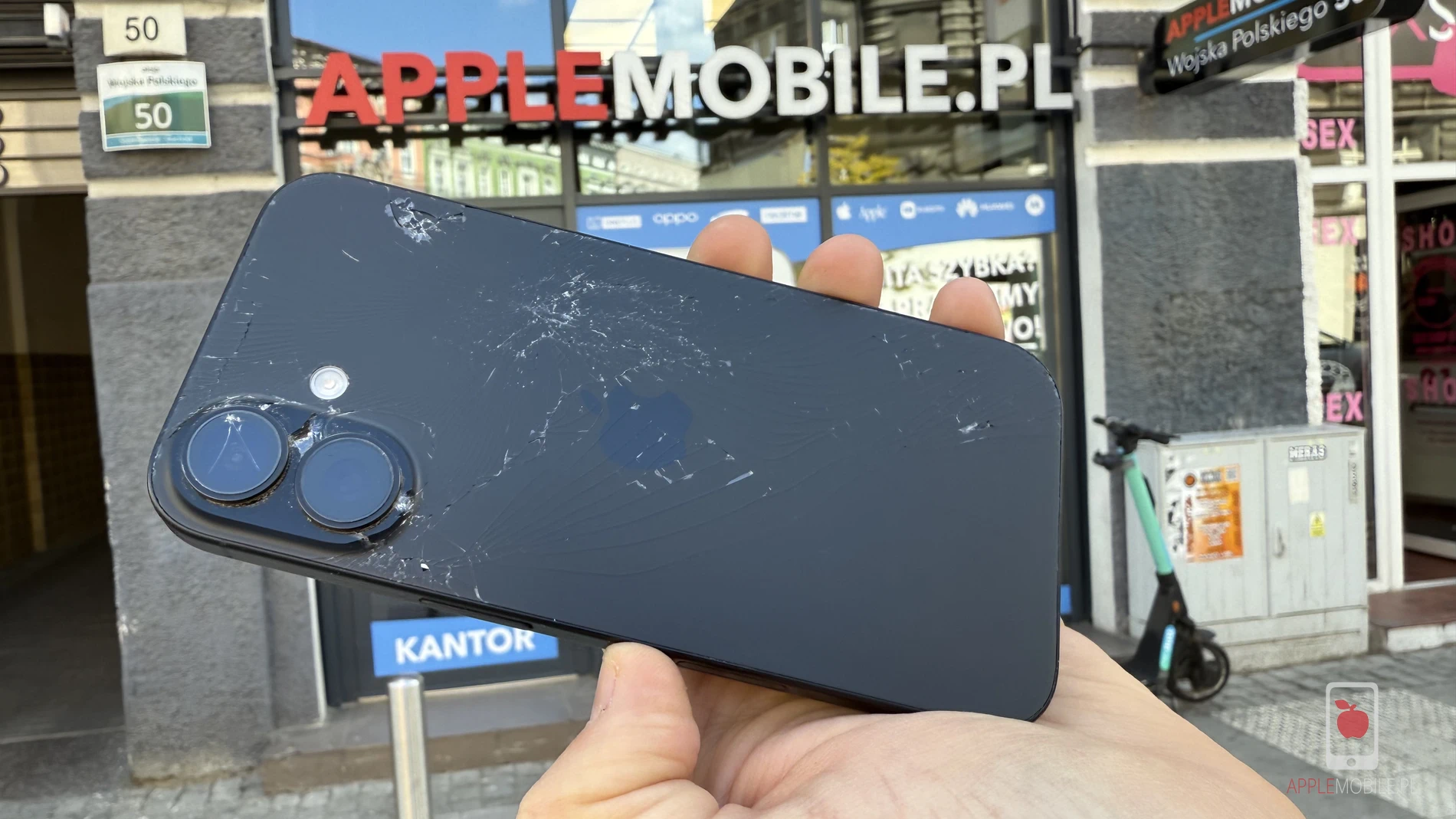 Oferta usługi wymiany tylnej szybki iPhone'a 16 w serwisie APPLEMOBILE.