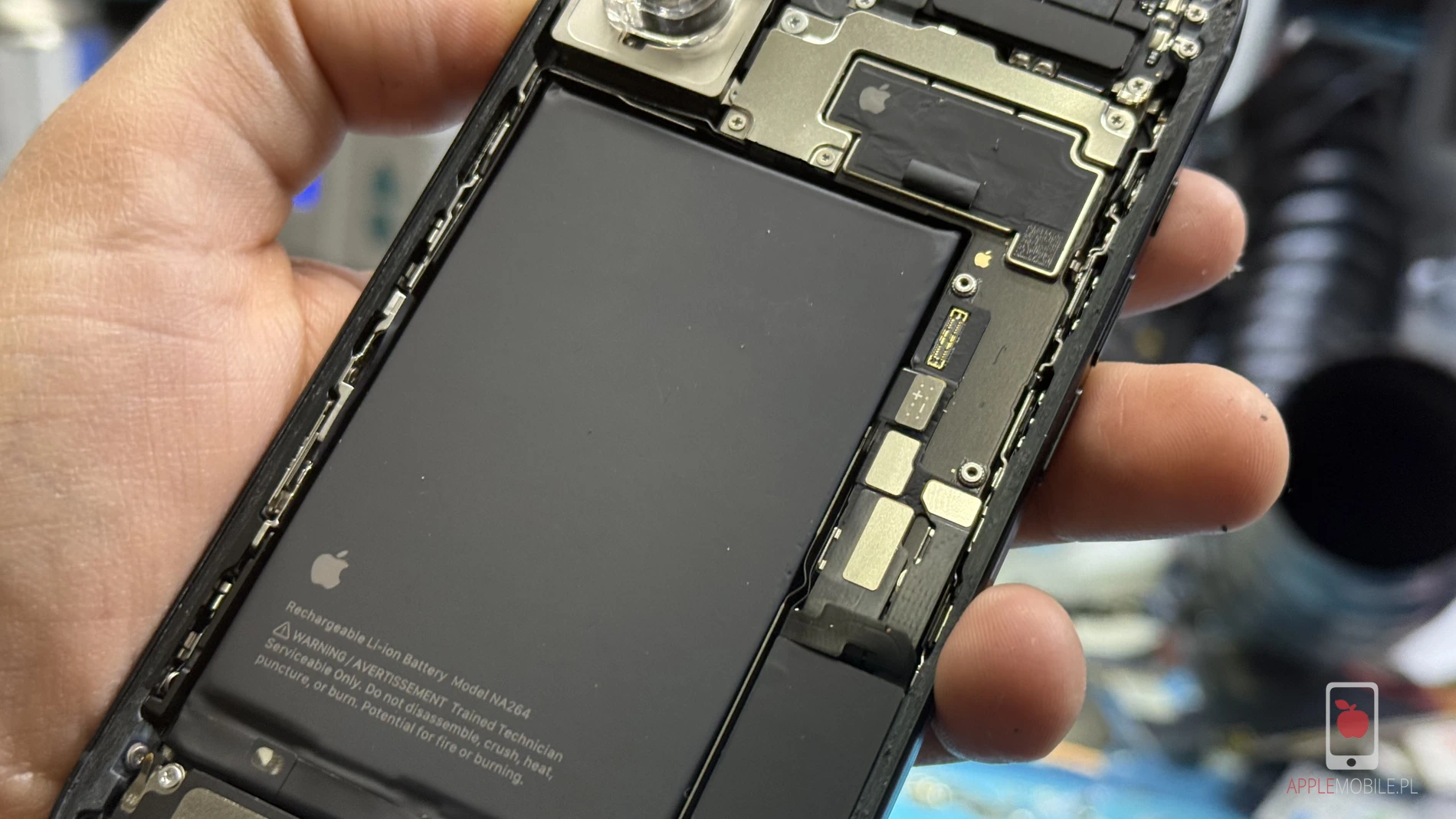 proces wymiany tylnego szkła obudowy zajmuje 2 godziny