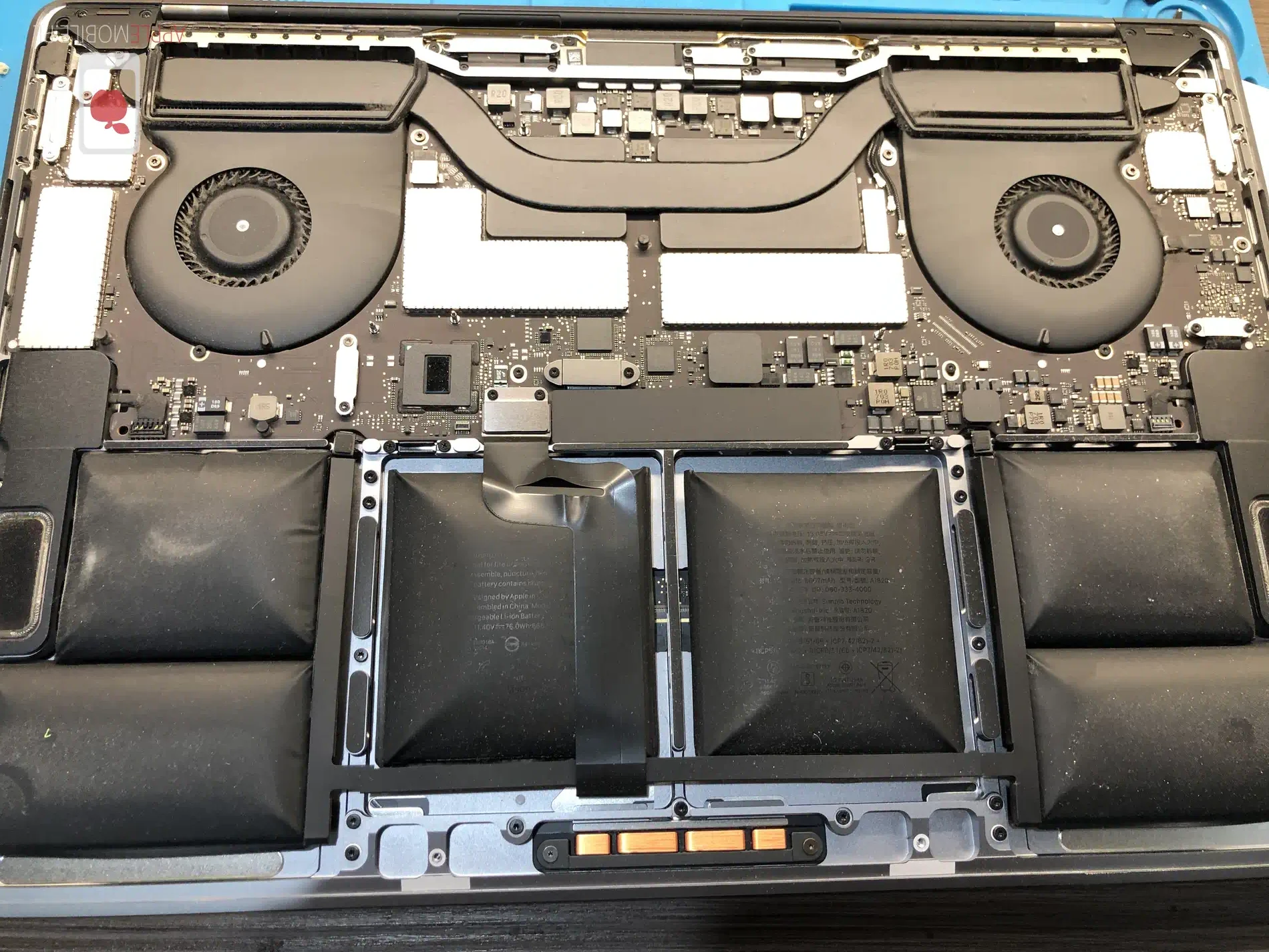 macbook spuchnięta bateria po otwarciu obudowy