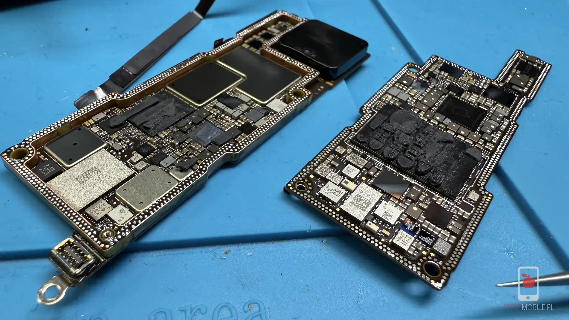 płyta główna iPhone po separacji laminatów