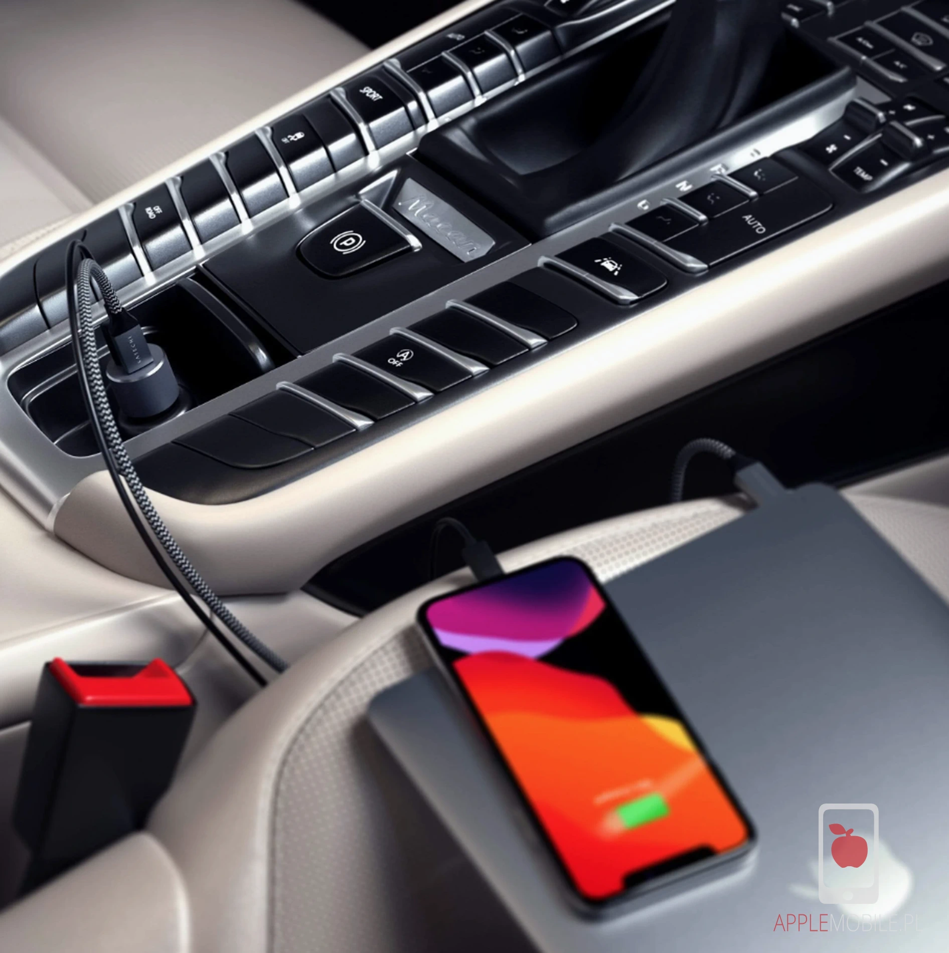 ładowarka samochodowa Satechi ładuje Macbooka i iPhone jednocześnie