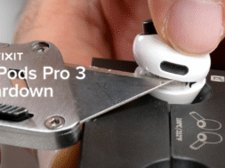 Rozebrane na części słuchawki AirPods Pro 3 generacji przez iFixit